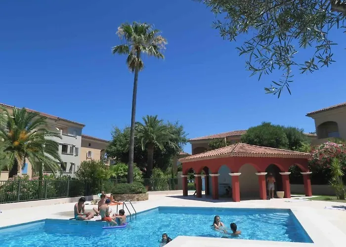 Le Clos L Pool & Balcony L Shellter