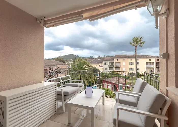 Le Clos L Pool & Balcony L Shellter Apartment