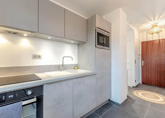 Apartment Le Clos L Pool & Balcony L Shellter