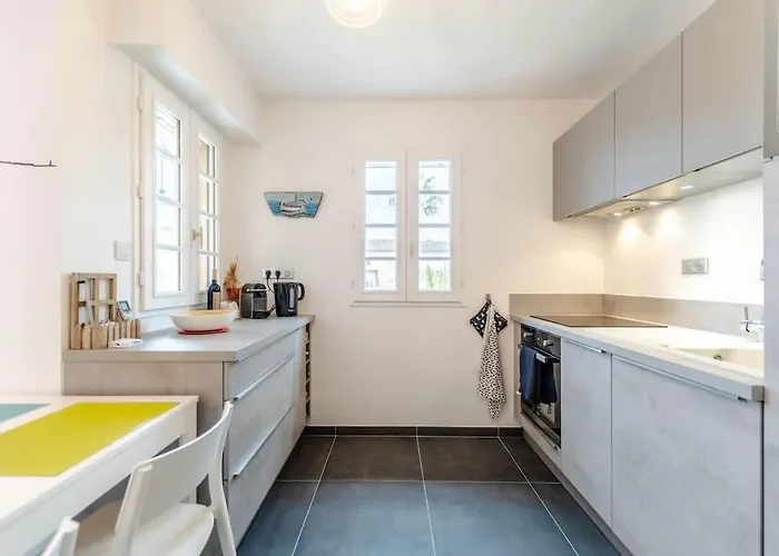 Le Clos L Pool & Balcony L Shellter Apartment *