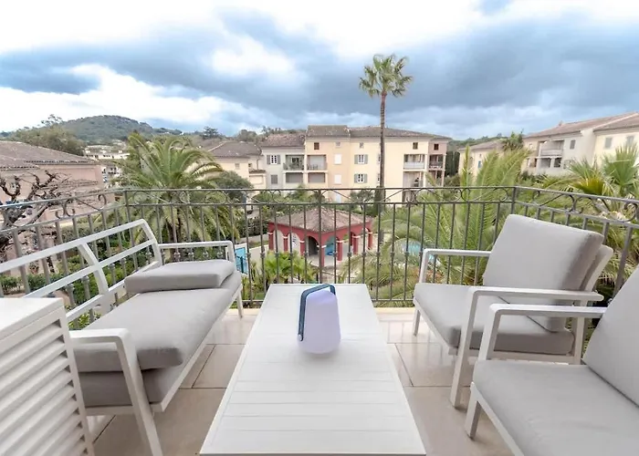 아파트 Le Clos L Pool & Balcony L Shellter *