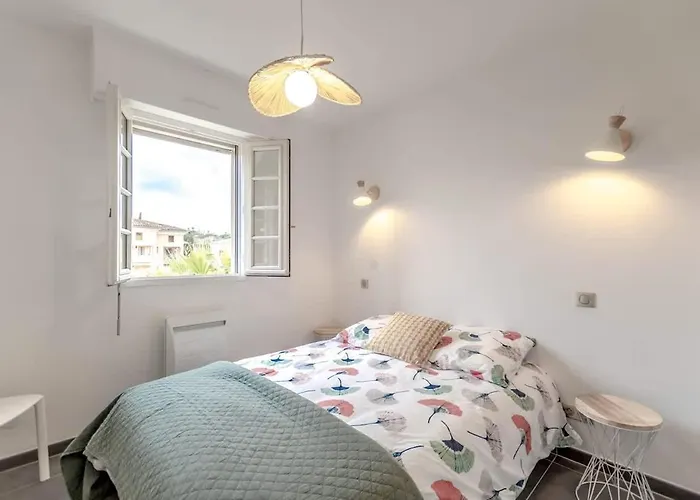 Le Clos L Pool & Balcony L Shellter