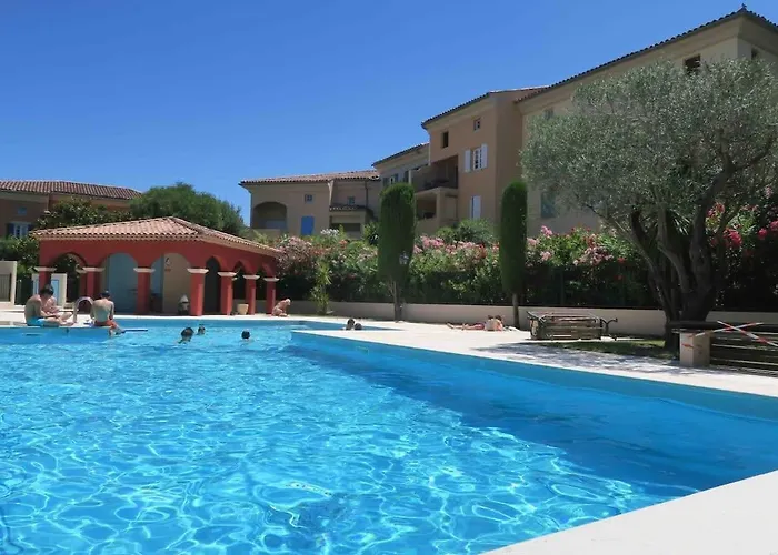 아파트 Le Clos L Pool & Balcony L Shellter *